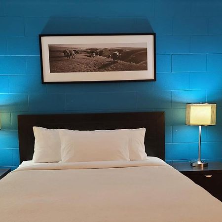 Roadking Inns Motel Calgary Ngoại thất bức ảnh