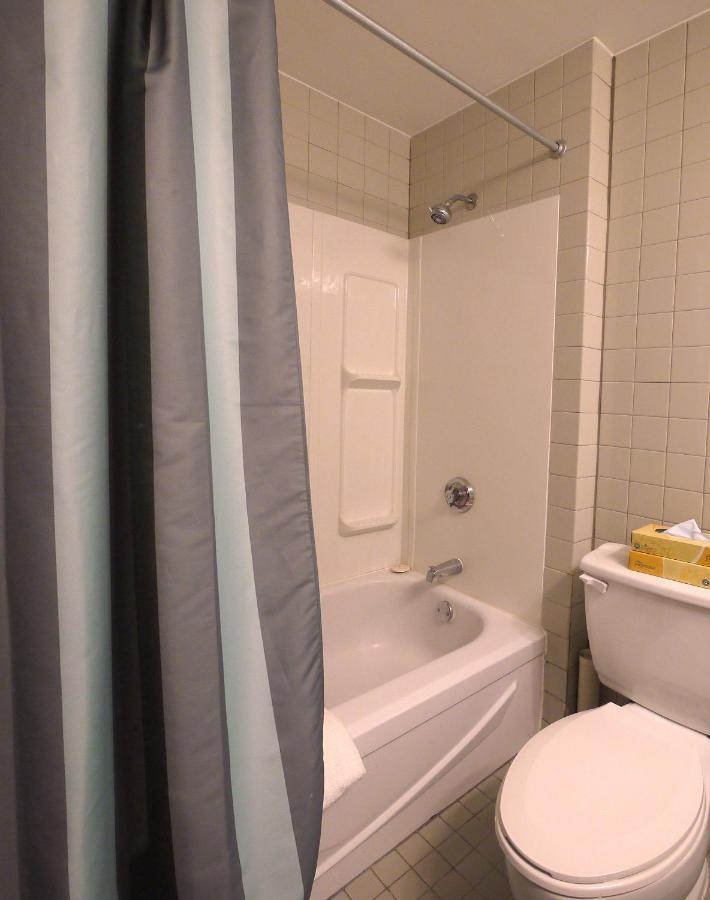 Roadking Inns Motel Calgary Ngoại thất bức ảnh