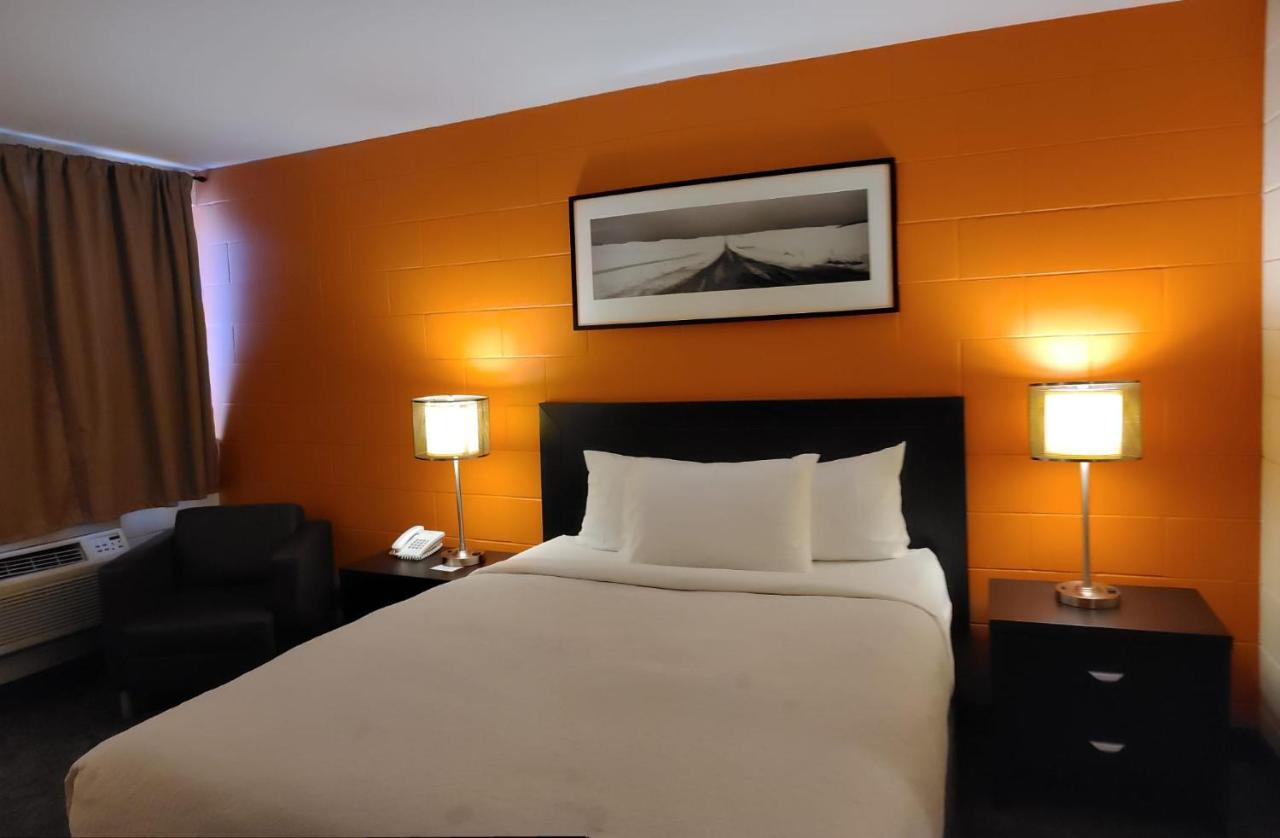 Roadking Inns Motel Calgary Ngoại thất bức ảnh