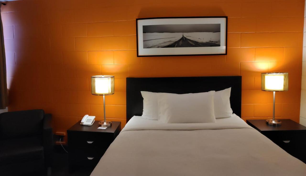 Roadking Inns Motel Calgary Ngoại thất bức ảnh