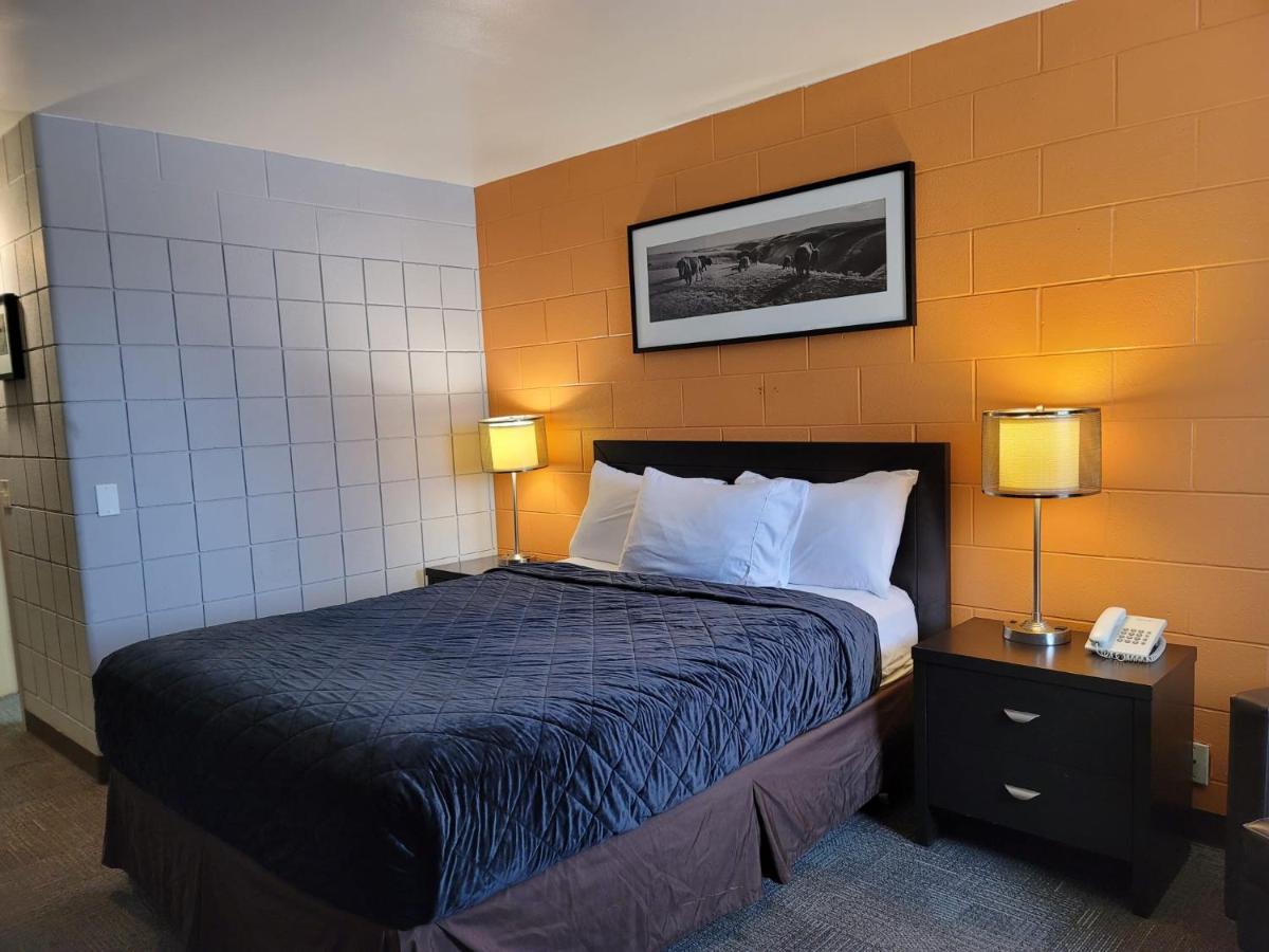 Roadking Inns Motel Calgary Ngoại thất bức ảnh